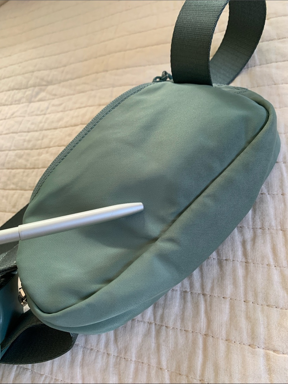 lululemon waist bag and pink cosmetic bag - Picture 8 of 11